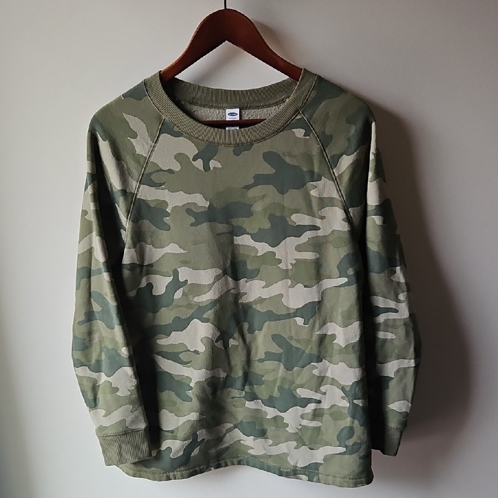 Old Navy Green Camouflage Maternity Top - Medium- LIKE NEW